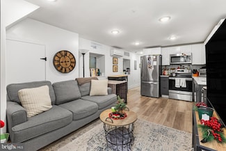 212 Catharine St Unit 3, Philadelphia, PA 19147