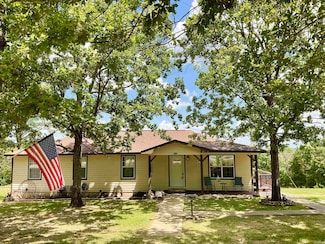 1883 Rd, Yellville, AR 72687