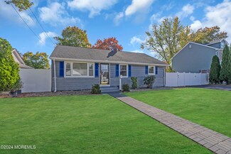 4 Meadowbrook Ave, Eatontown, NJ 07724