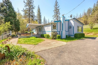 4247 W Evans Creek Rd, Rogue River, OR 97537