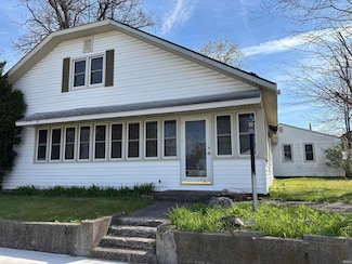 103 N Main St, Pine Village, IN 47975