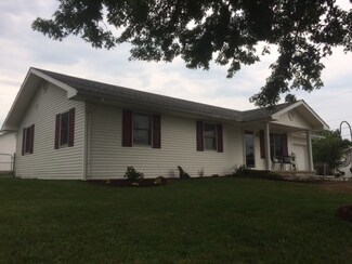 503 S Division St, Bicknell, IN 47512