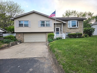 305 Arrowhead Dr, Shorewood, IL 60404