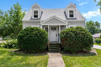 603 32nd St NE, Cedar Rapids, IA 52402