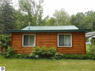 9859 Oak St, Lake, MI 48632