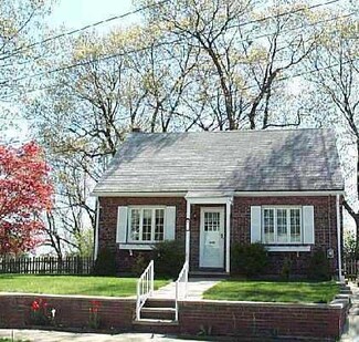 11 Hornbine St, Cranston, RI 02910
