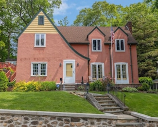 73 Hemlock Rd, New Haven, CT 06515