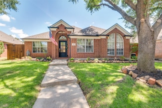208 Touchdown Dr, Irving, TX 75063