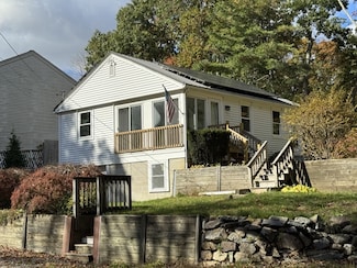7 Lakeview Blvd, Plymouth, MA 02360