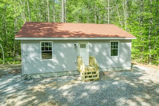 160 Maplewood Dr, Naples, ME 04055