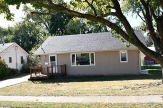 7010 Monroe Ct, Urbandale, IA 50322