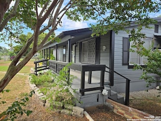 206 N Commerce St, Pettus, TX 78146