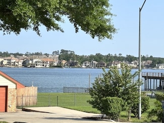 9834 E Shore Dr, Willis, TX 77318