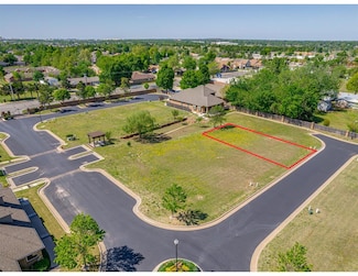 9224 Joan Dr, Midwest City, OK 73130