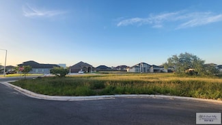 000 Queens Woods, Brownsville, TX 78526