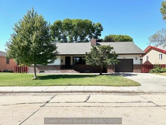 908 S Vine St, Grand Island, NE 68801