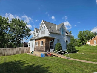 1429 Monroe St, Quincy, IL 62301