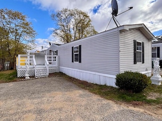 4 Trail St, Franklin, NH 03235