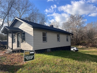 1747 Galilee Rd, Wampum, PA 16157