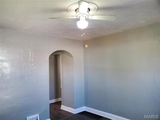 1942 Chambers Rd, Saint Louis, MO 63136
