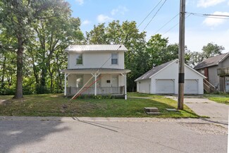 1116 E 8th St, Muscatine, IA 52761