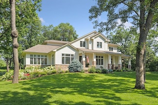 2 Red Forest Ln, Saint Paul, MN 55127