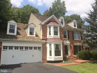 8502 Chase Glen Cir, Fairfax Station, VA 22039