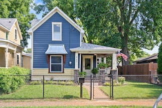 933 W Pershing St, Springfield, MO 65806