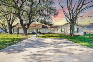 673 W North Woody Rd, Azle, TX 76020