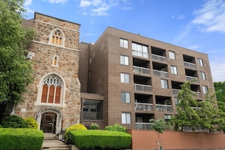 321 Harvard St Unit 302, Cambridge, MA 02139