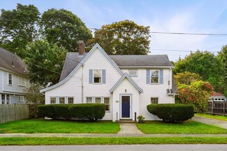 6 Palmer Rd, Marblehead, MA 01945