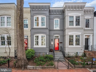 527 10th St SE, Washington, DC 20003