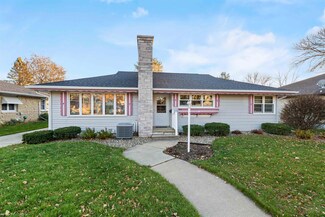 308 W 3rd St, Waunakee, WI 53597