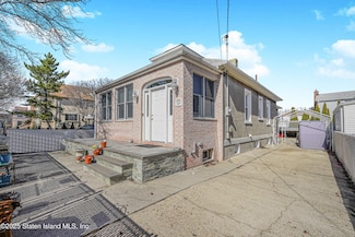 369 Cromwell Ave, Staten Island, NY 10305