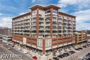 350 N Main St Unit 716, Royal Oak, MI 48067