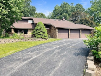 12470 Legend Lakes Dr, Roscoe, IL 61073