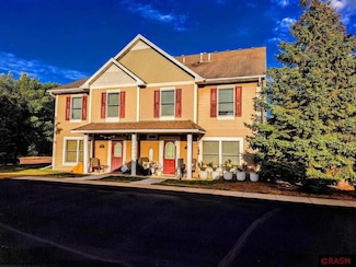 1852 1852 MacIntosh Ct, St. Peter, MN 56001