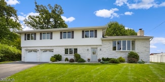 16 Craig Ct, Totowa, NJ 07512