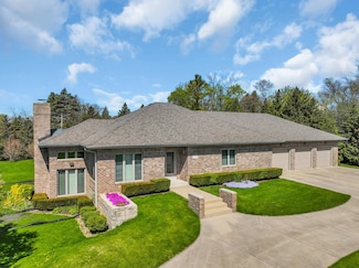 2132 Esquire Ln, Racine, WI 53406
