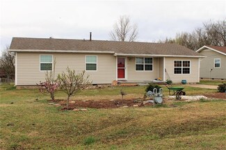 1904 W 7th St, Stroud, OK 74079
