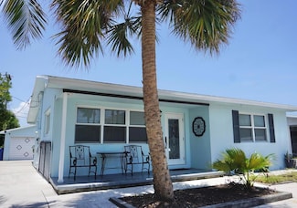 323 W Pine St, Lantana, FL 33462
