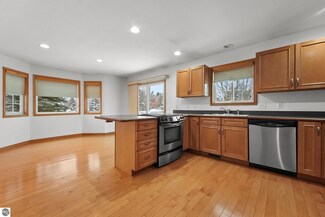 800 Bertina Ln, Traverse City, MI 49696