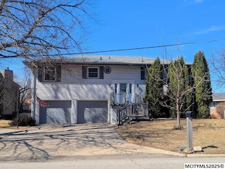 1806 Springview Dr, Mason City, IA 50401