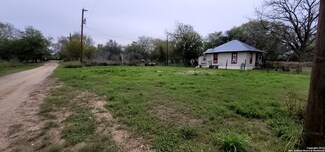 102 E 2nd St, Elmendorf, TX 78112