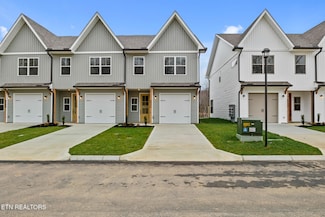 8446 Whisper Ln, Powell, TN 37849