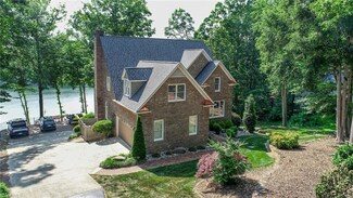 312 Lake Point Ln, Belews Creek, NC 27009