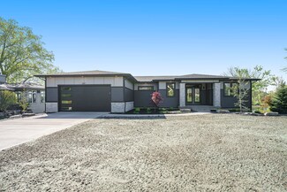 3017 Newport Dr, Douglas, MI 49406
