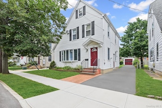 30 Temple St, Williston Park, NY 11596
