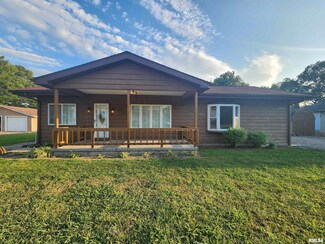 220 W Pulley St, Hurst, IL 62949