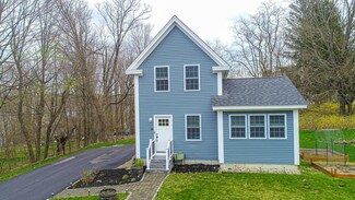 26 Linden St, Somersworth, NH 03878